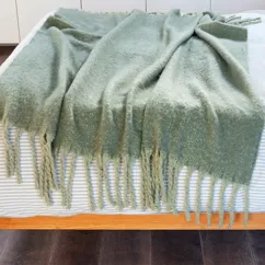 ultra soft woven blanket (127 x 152cm) - dark green
