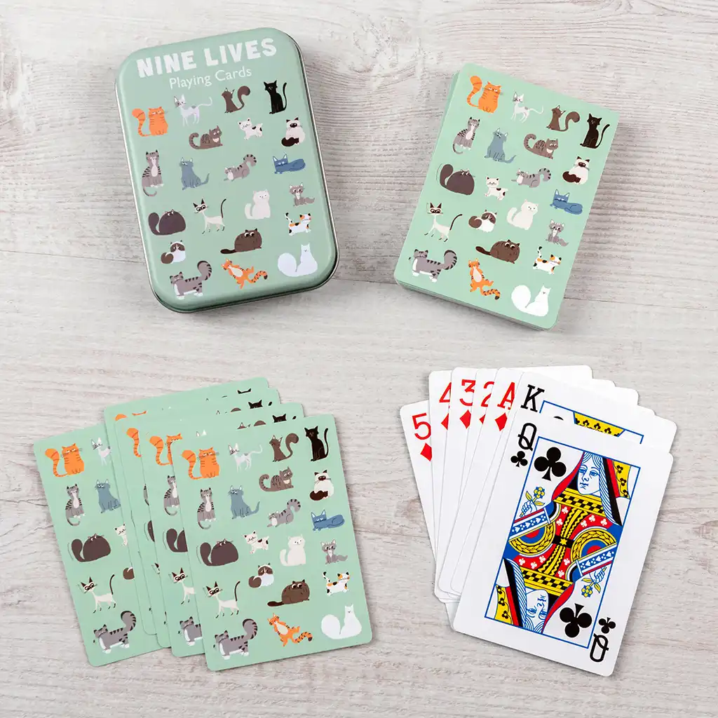 cartes à jouer nine lives dans une boîte