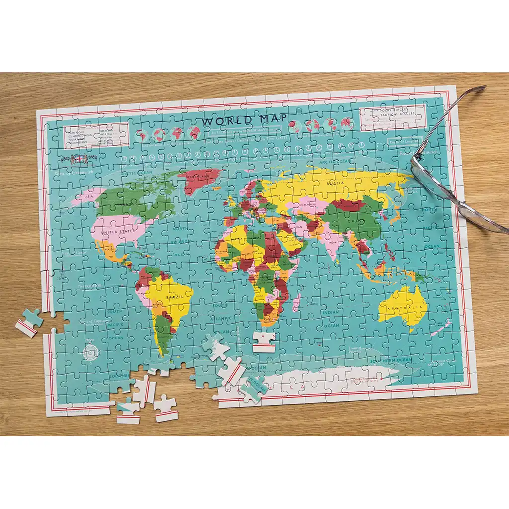 puzzle world map dans un rouleau