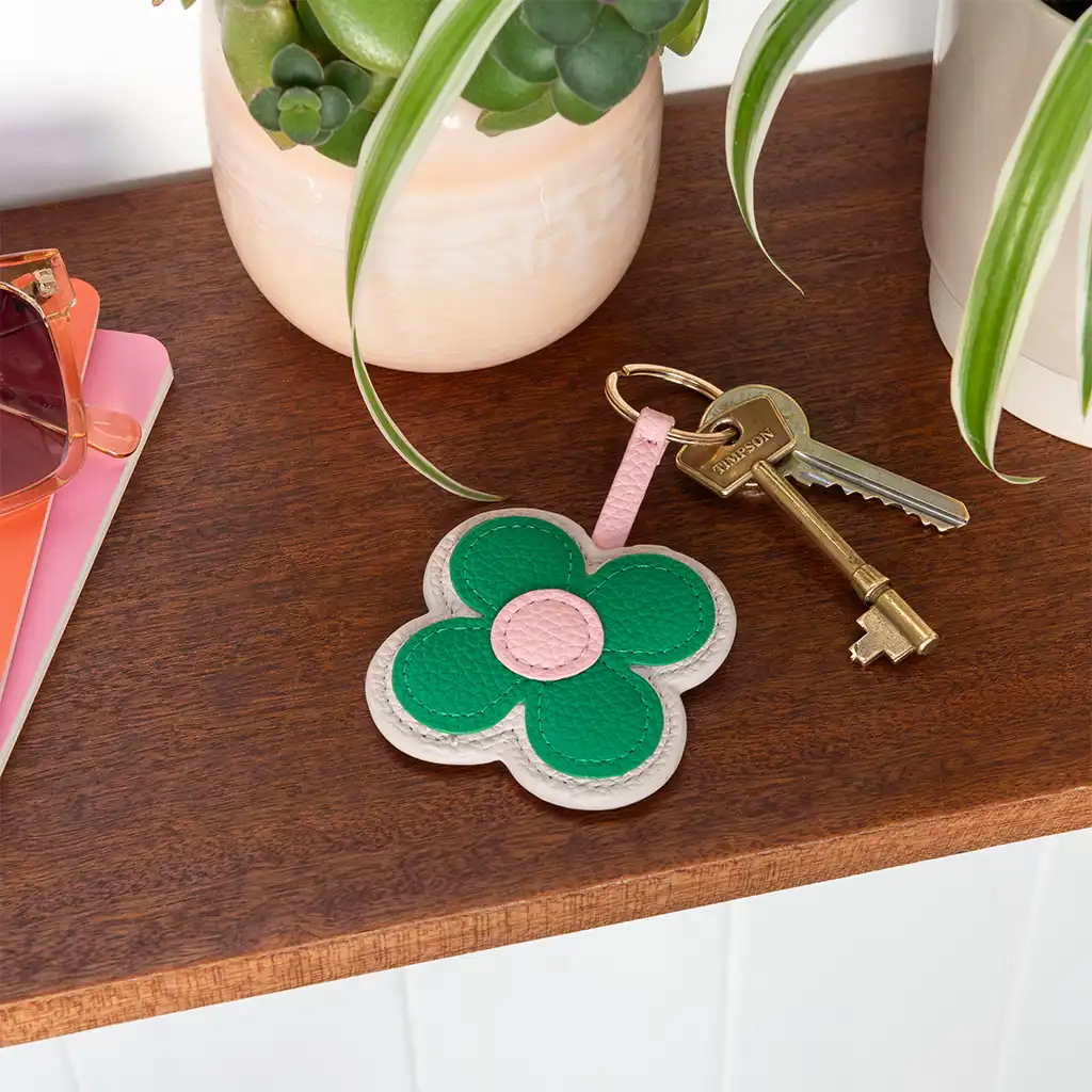 faux leather keyring - green daisy