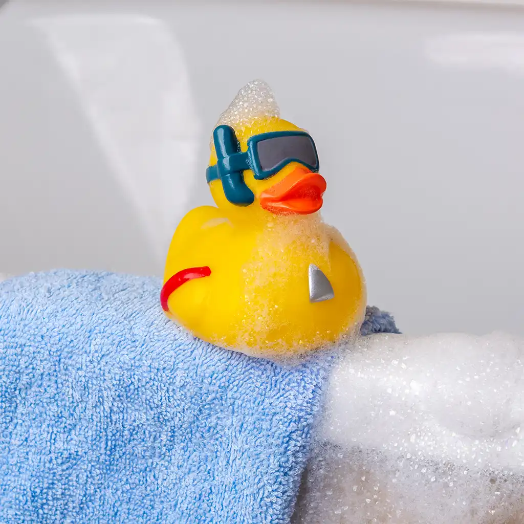 bath toy - duck with snorkel (yellow)