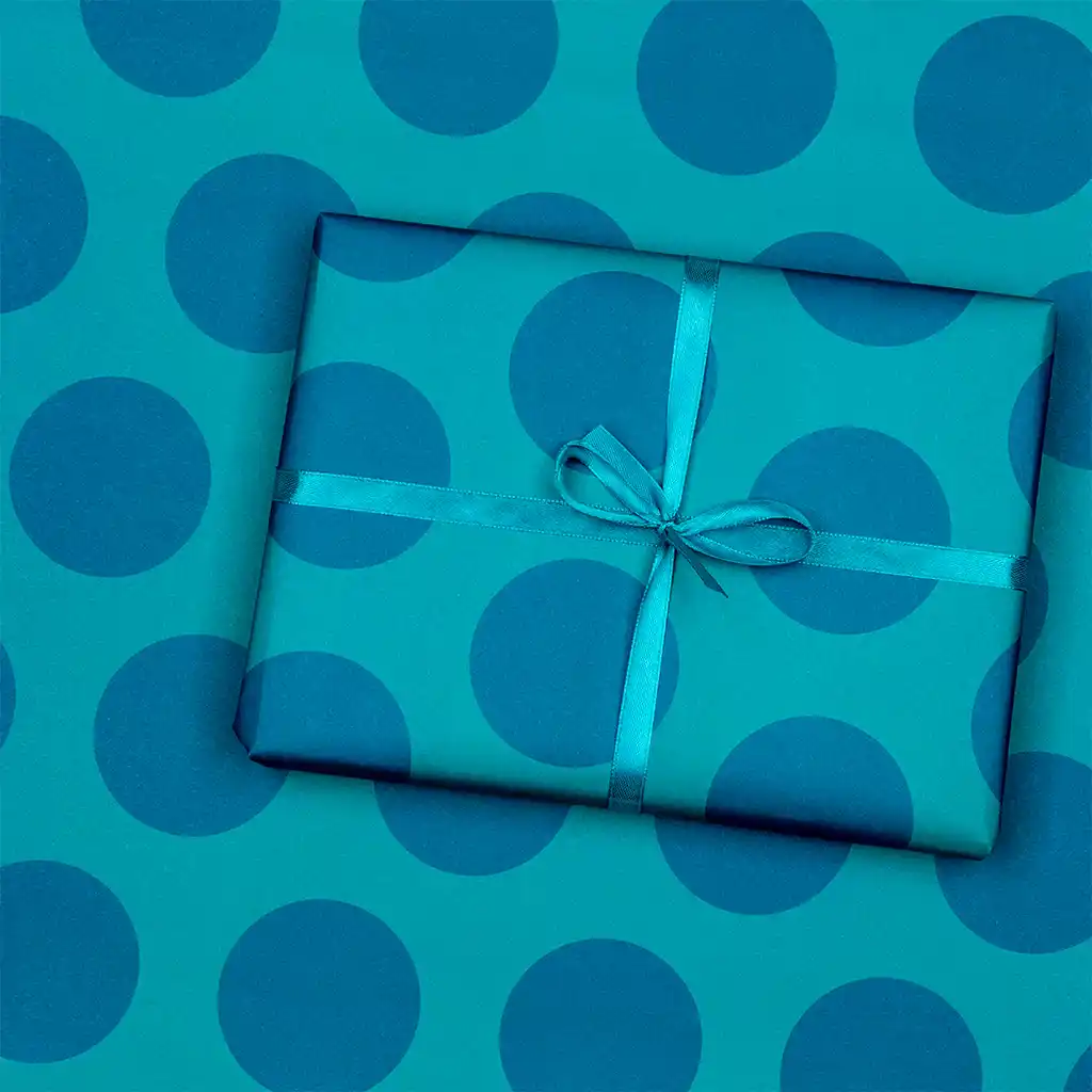 feuilles de papier cadeau - pois bleus sur turquoise