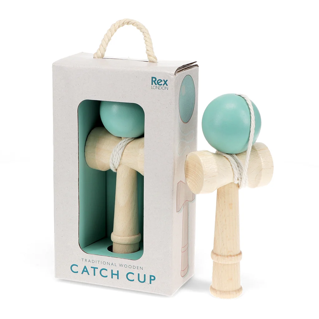 tasse et balle de capture kendama en bois