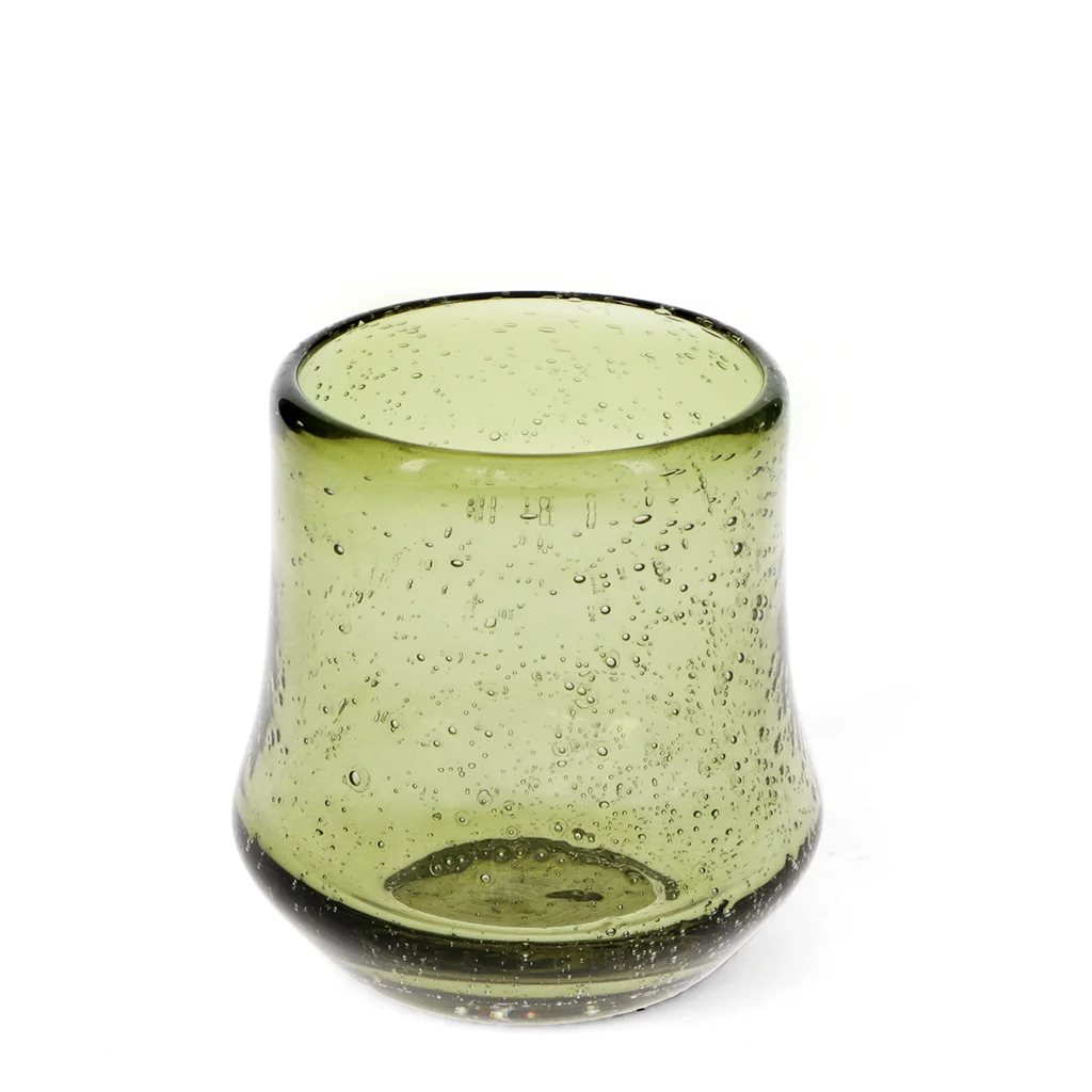 gobelet en verre bullé soufflé à la main - vert olive