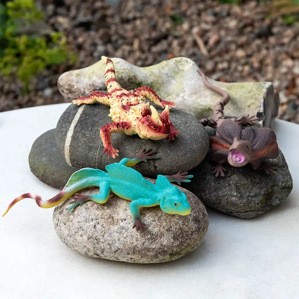 realistic double crown lizard toy